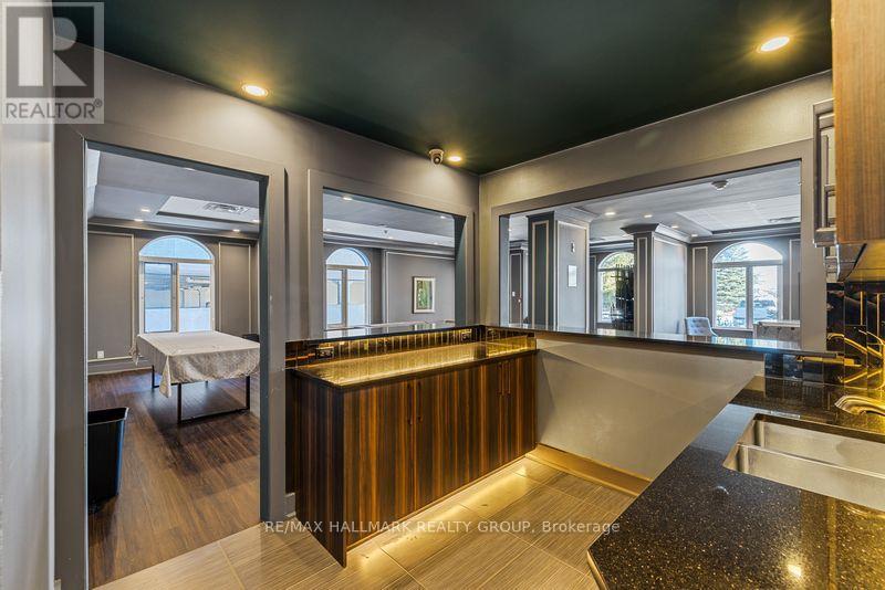 4c - 310 Central Park Drive