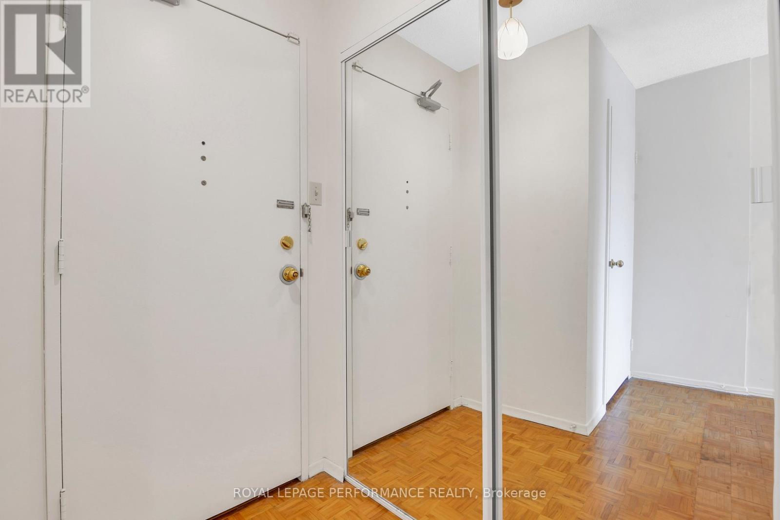 202 - 158 B Mcarthur Avenue