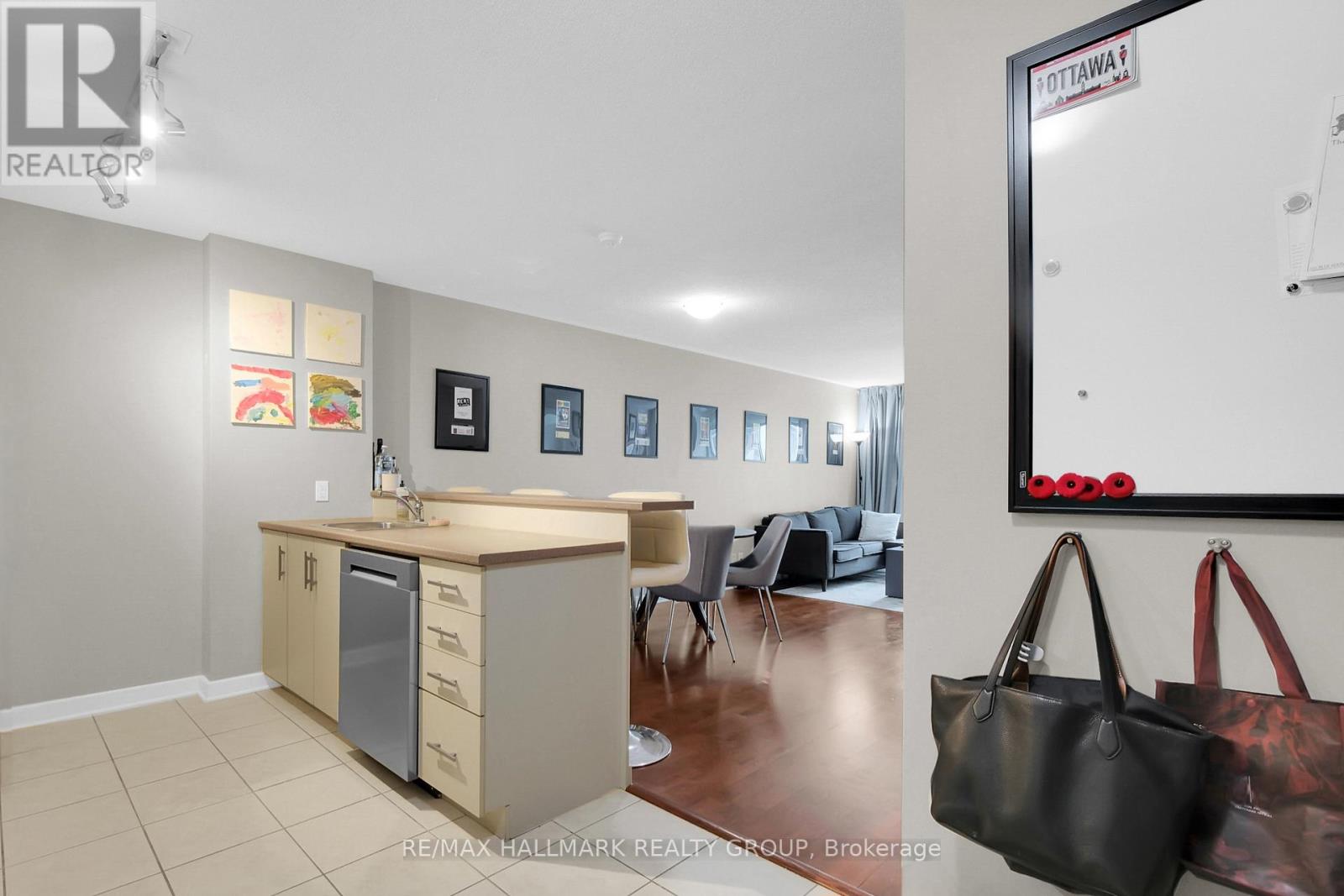 209 - 138 Somerset Street W