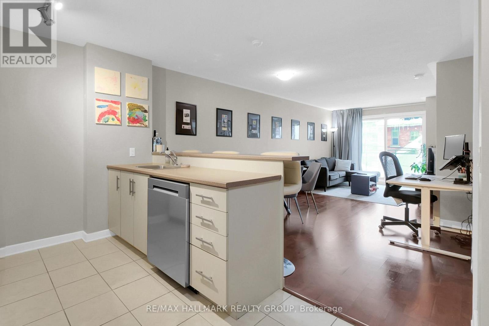 209 - 138 Somerset Street W