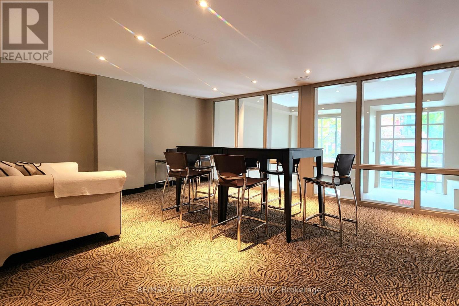 209 - 138 Somerset Street W