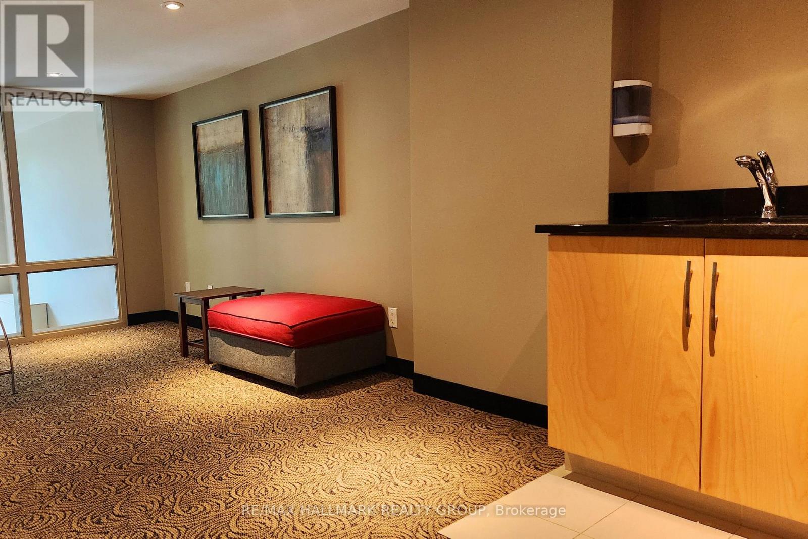 209 - 138 Somerset Street W