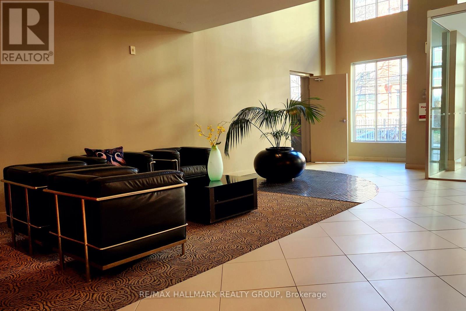 209 - 138 Somerset Street W