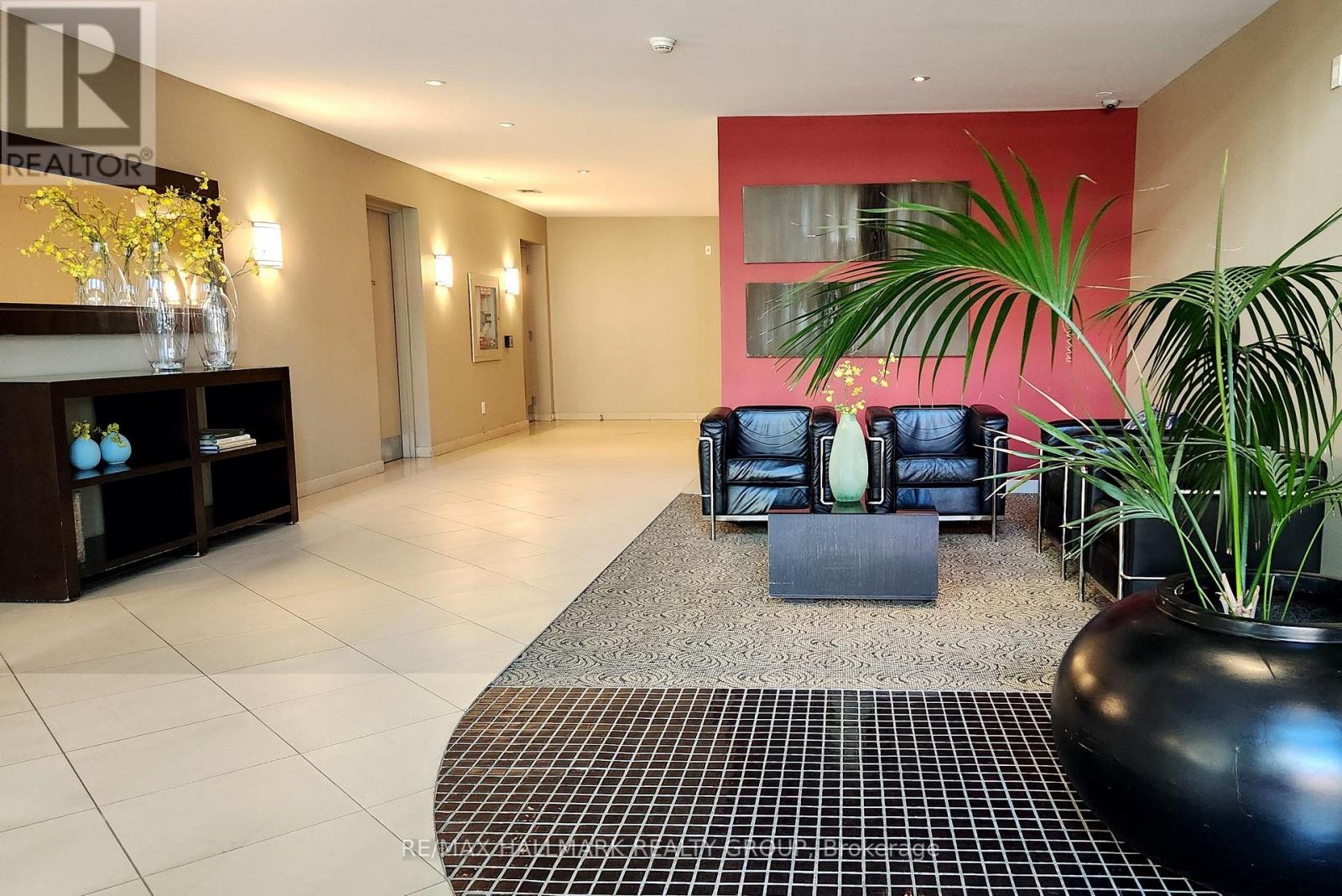 209 - 138 Somerset Street W