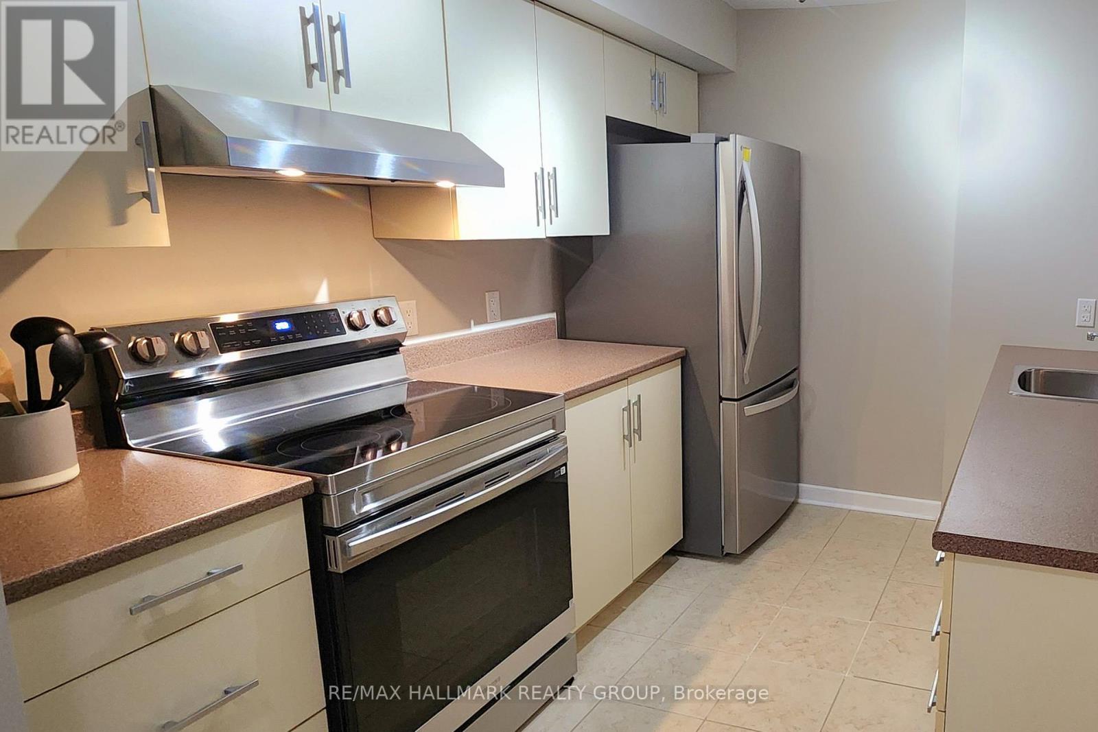 209 - 138 Somerset Street W