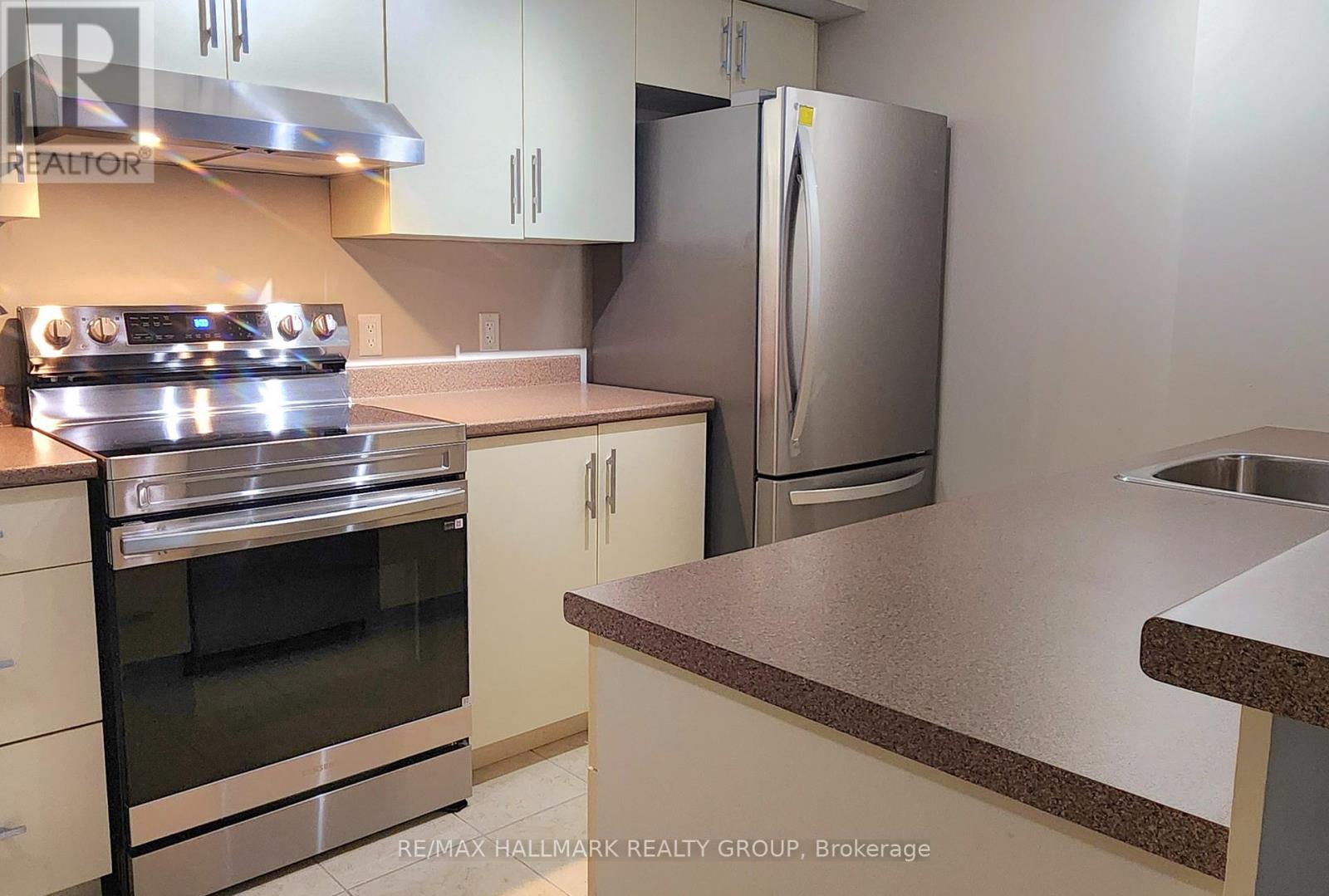 209 - 138 Somerset Street W