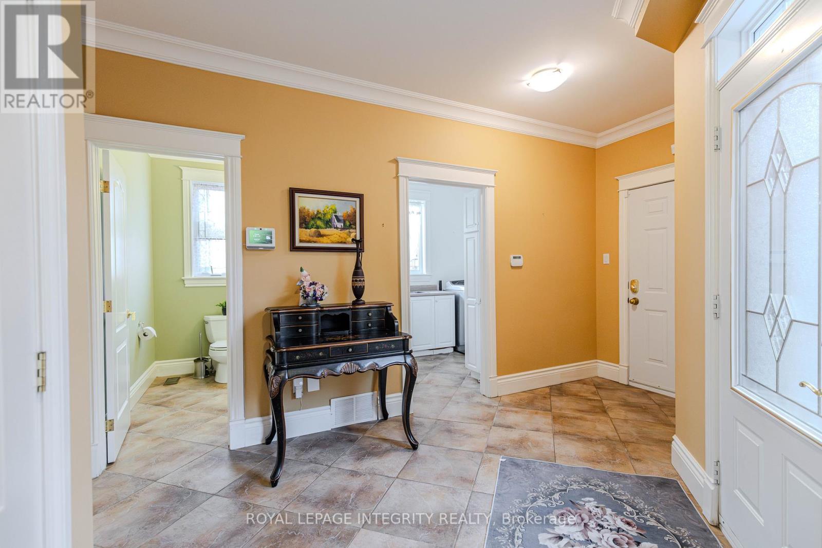 5884 Earlscourt Crescent