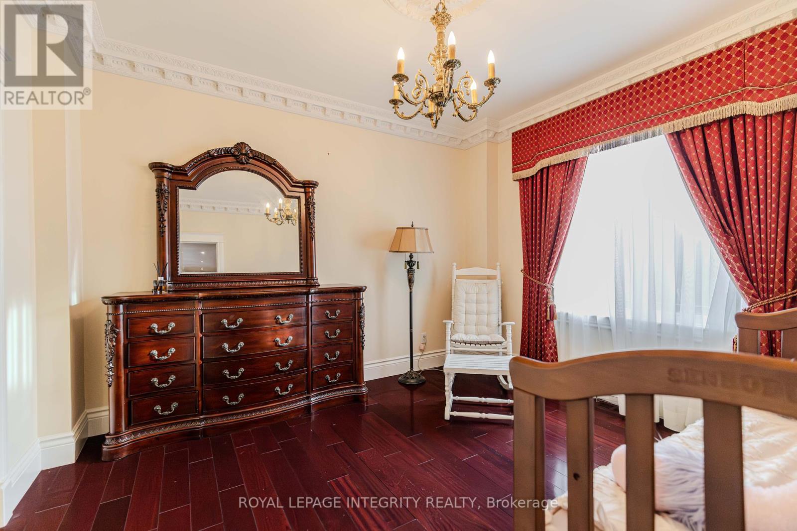 5884 Earlscourt Crescent