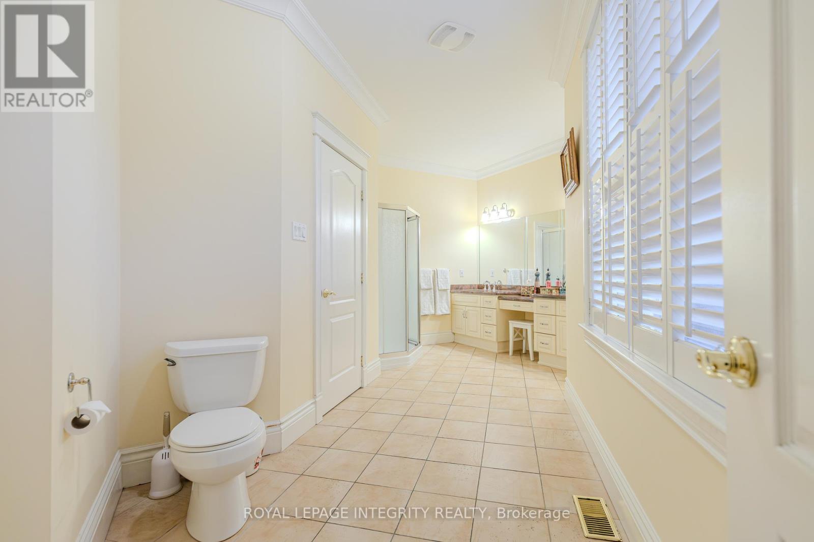 5884 Earlscourt Crescent