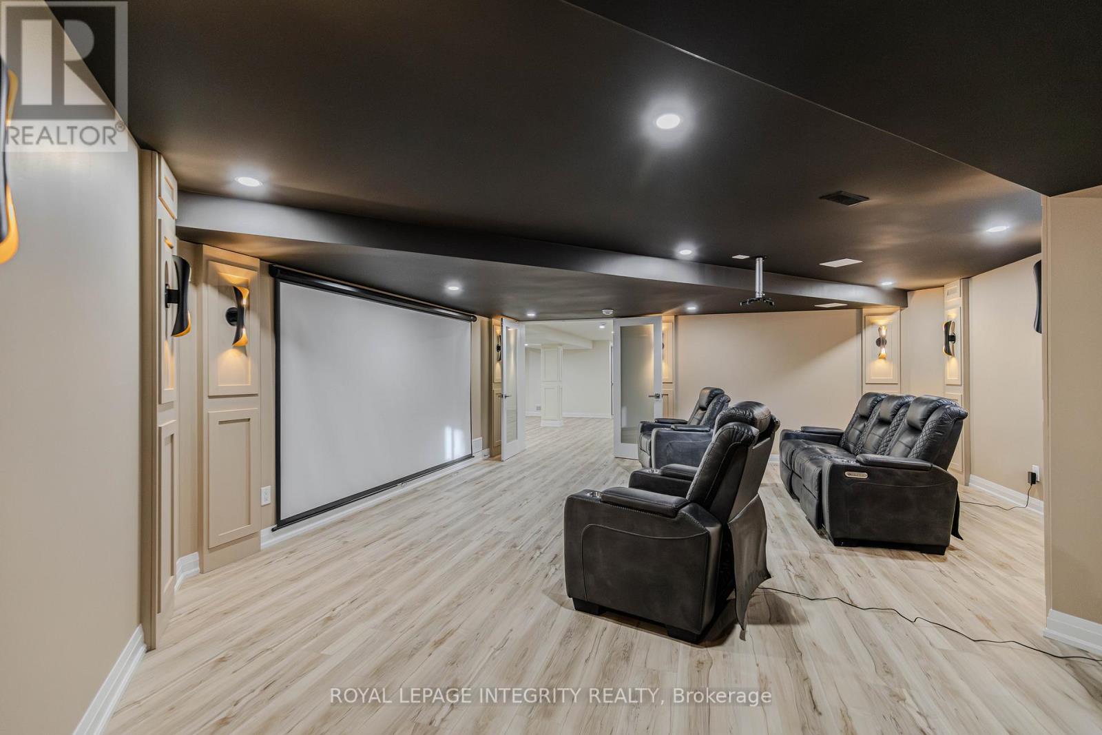 5884 Earlscourt Crescent