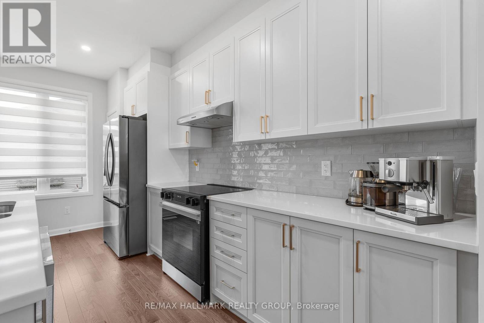 5017 Abbott Street E