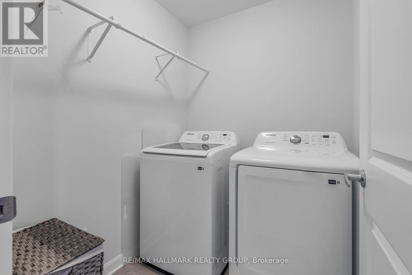 5017 Abbott Street E