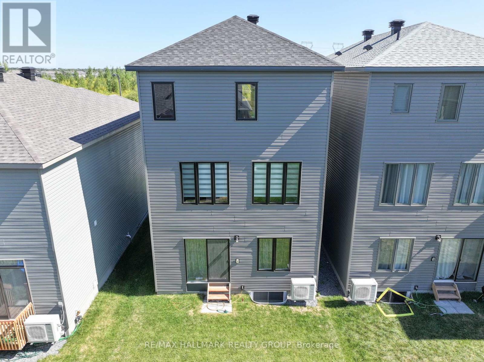 5017 Abbott Street E