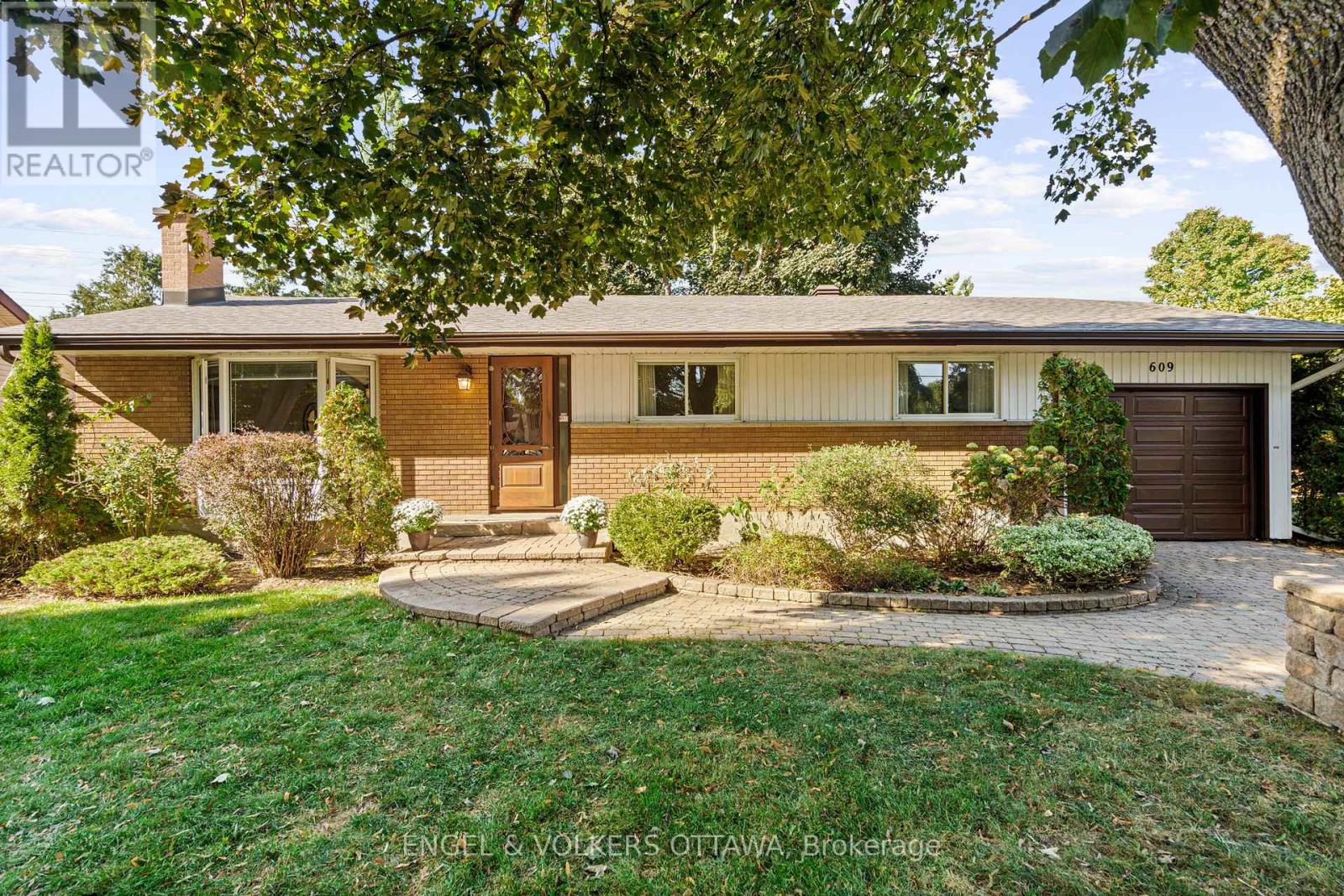 609 Blanchard Crescent