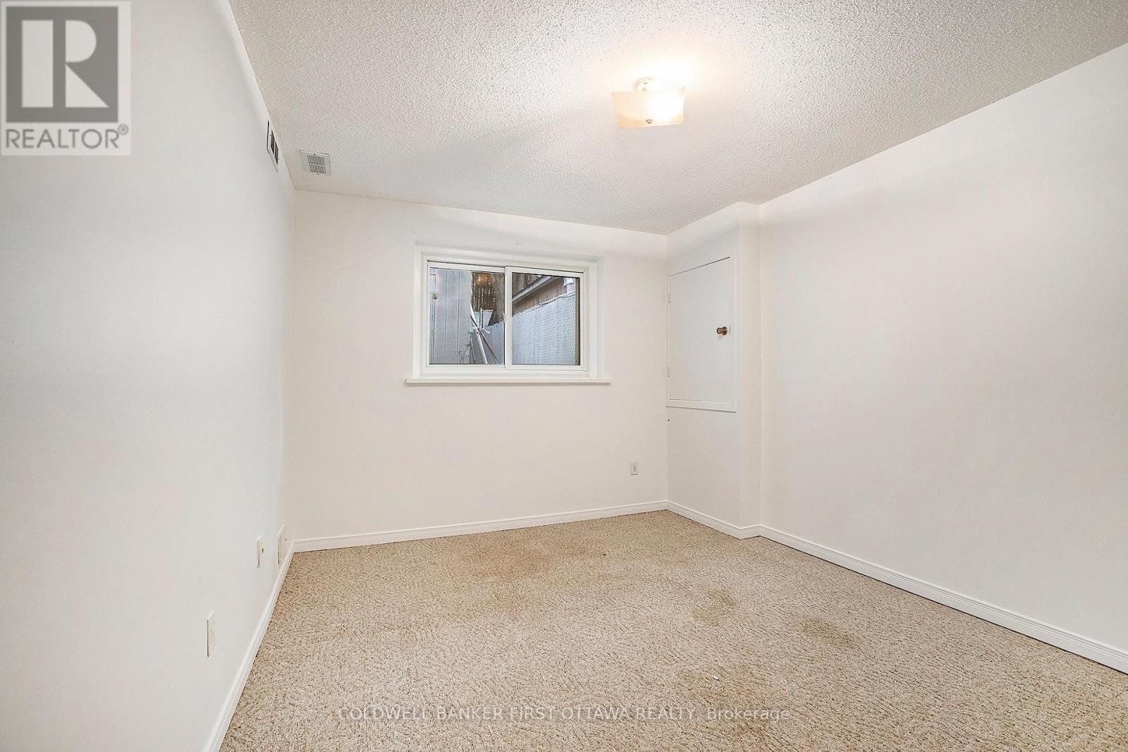 27 Ariel Court