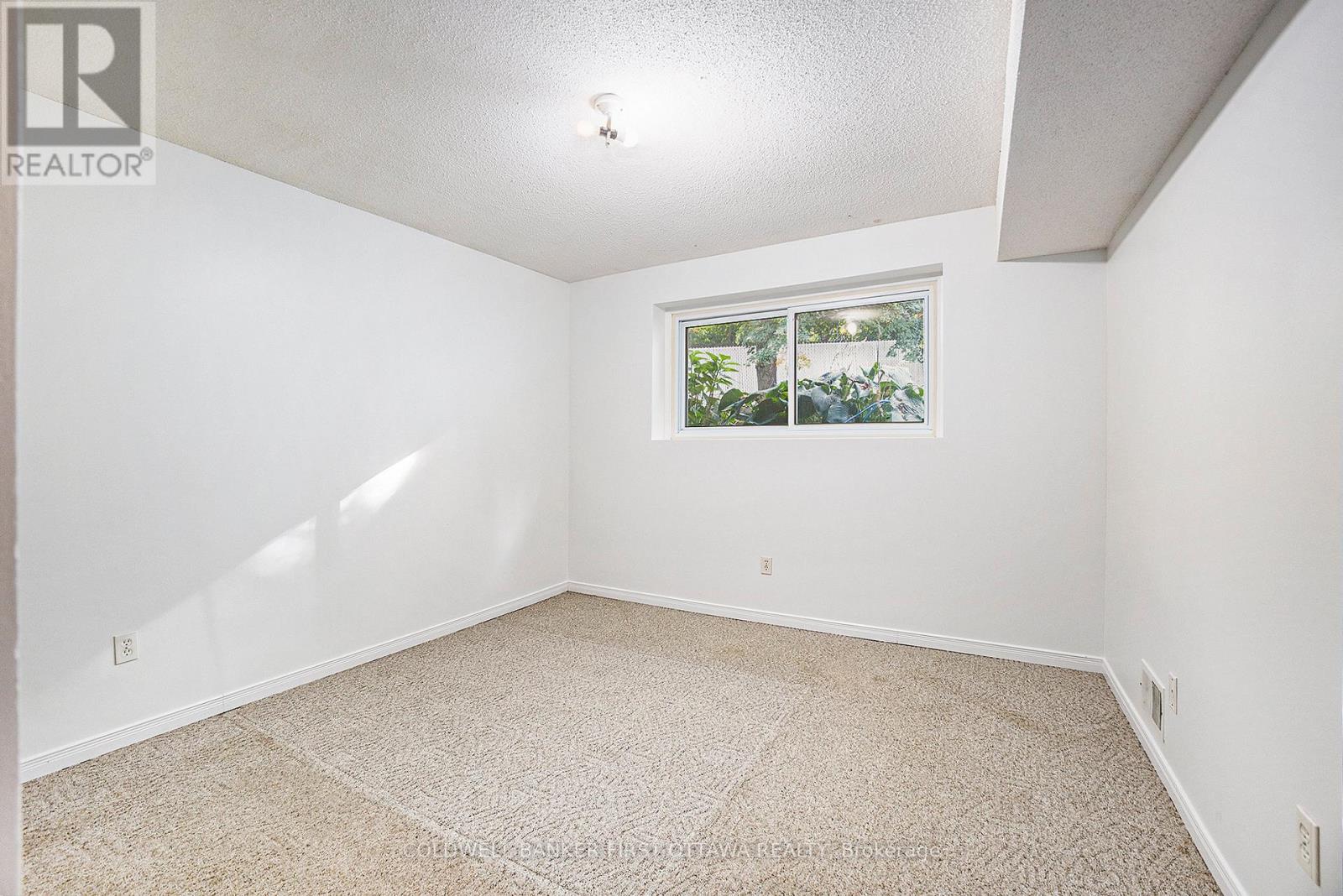 27 Ariel Court