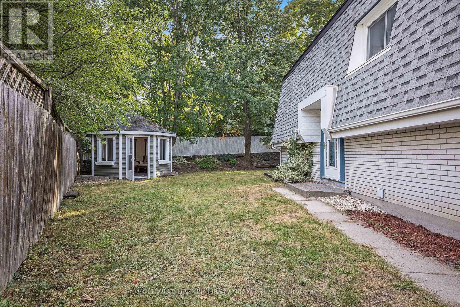 27 Ariel Court