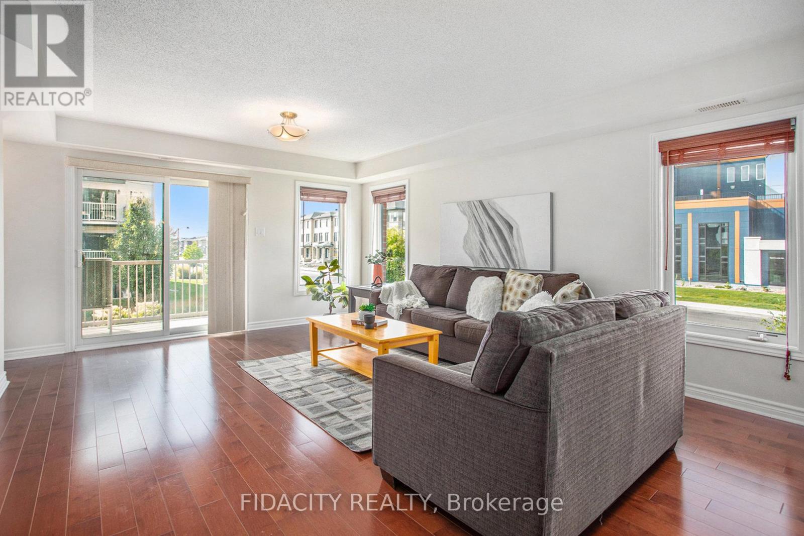 4 - 215 Bluestone Private