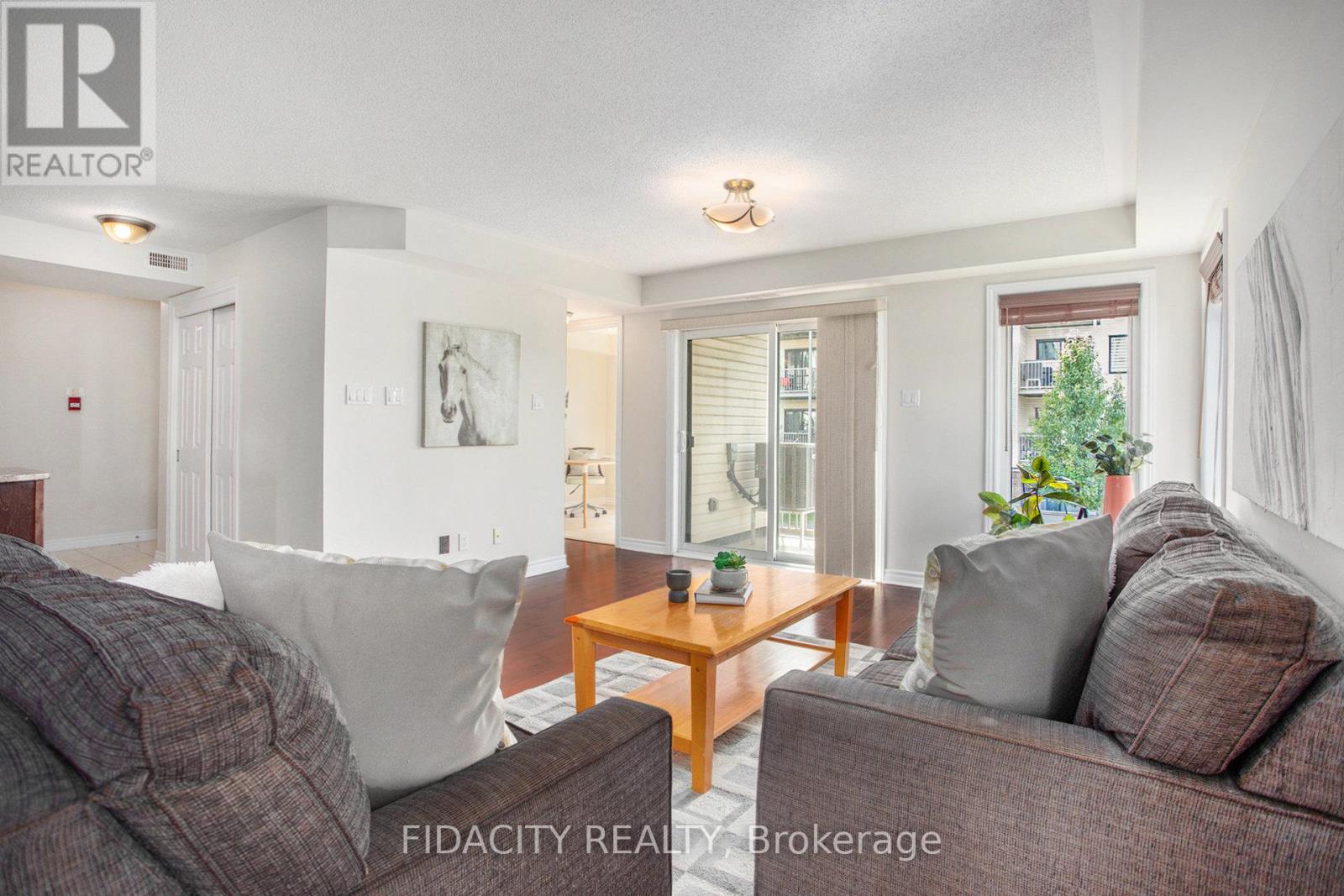 4 - 215 Bluestone Private