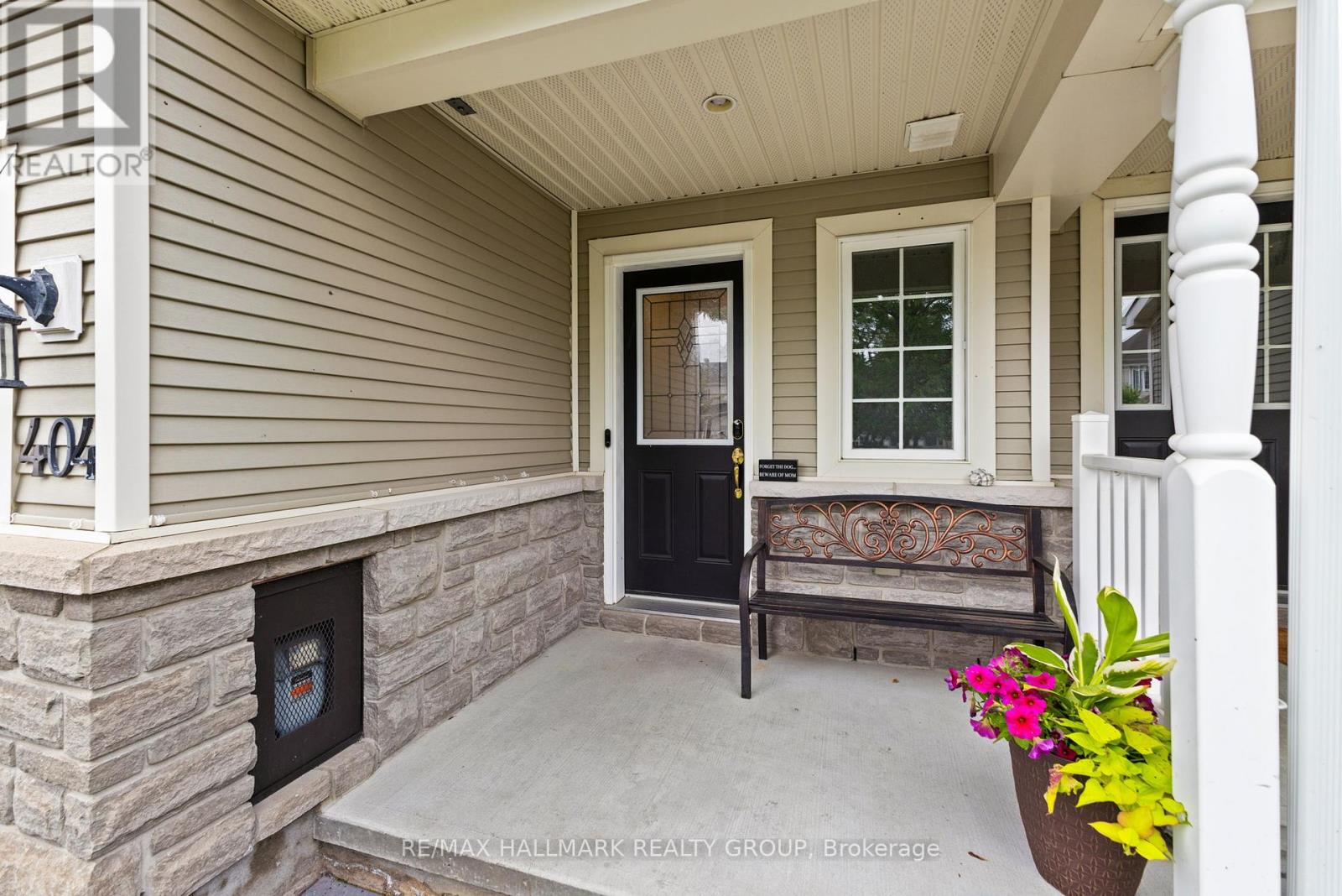 404 Wisteria Crescent