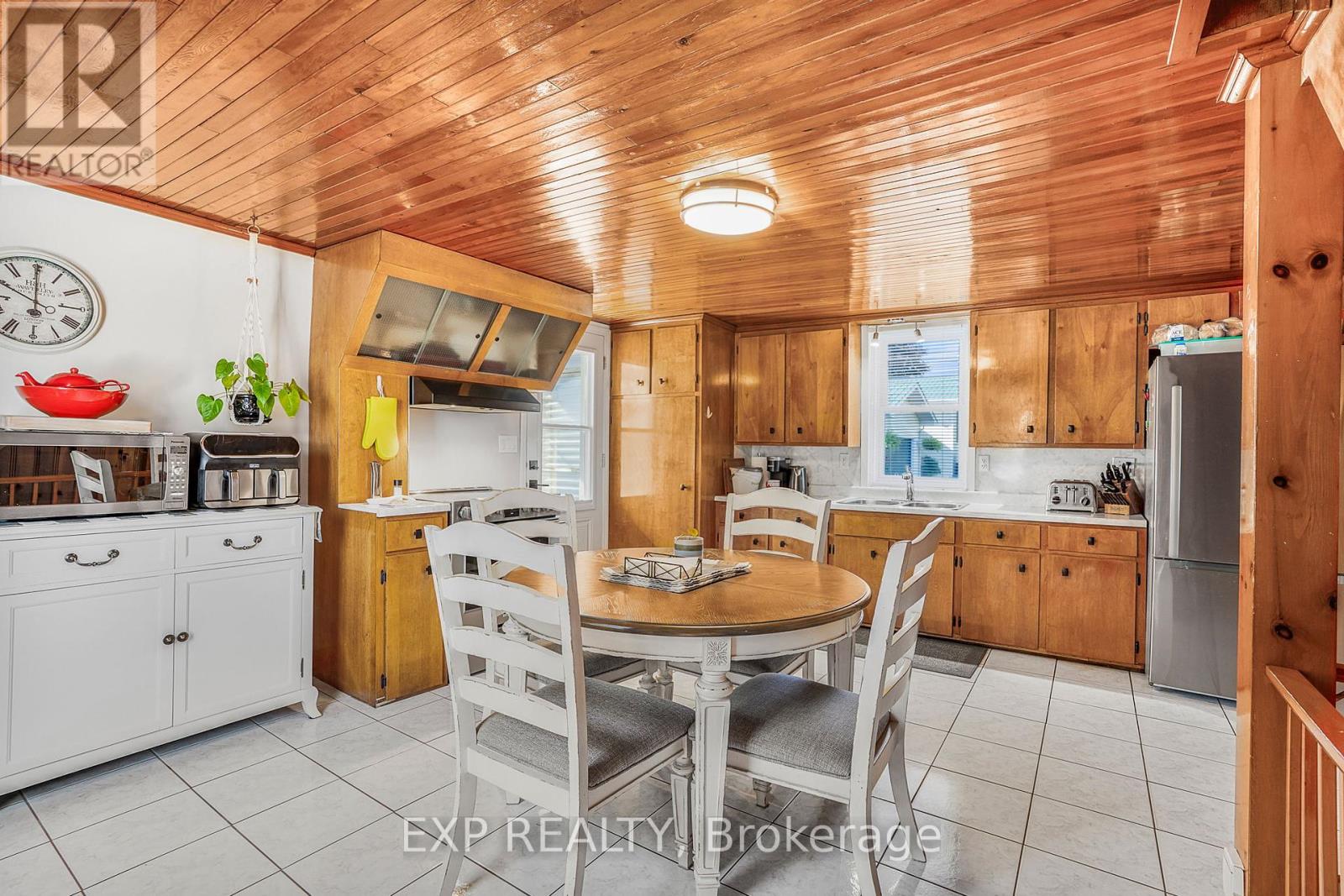 26 Alexander Street W
