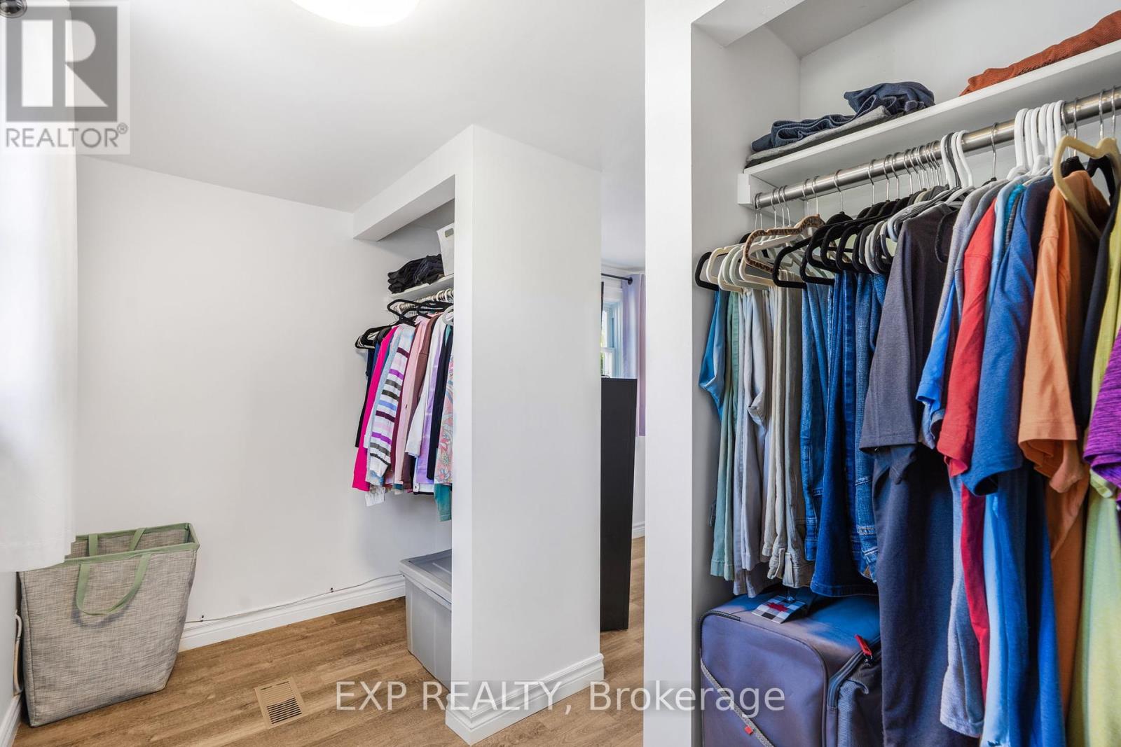 26 Alexander Street W