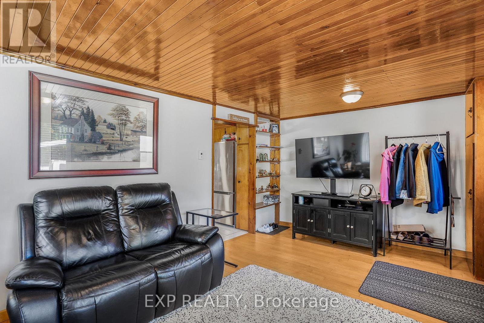 26 Alexander Street W