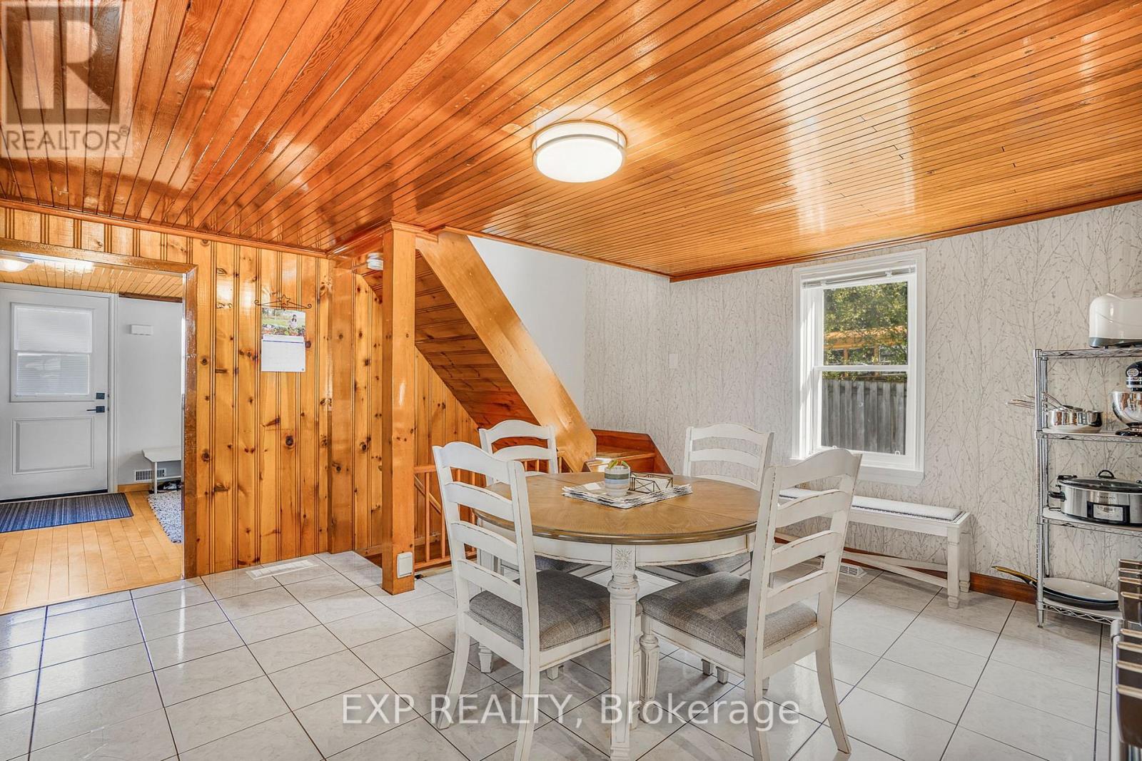 26 Alexander Street W