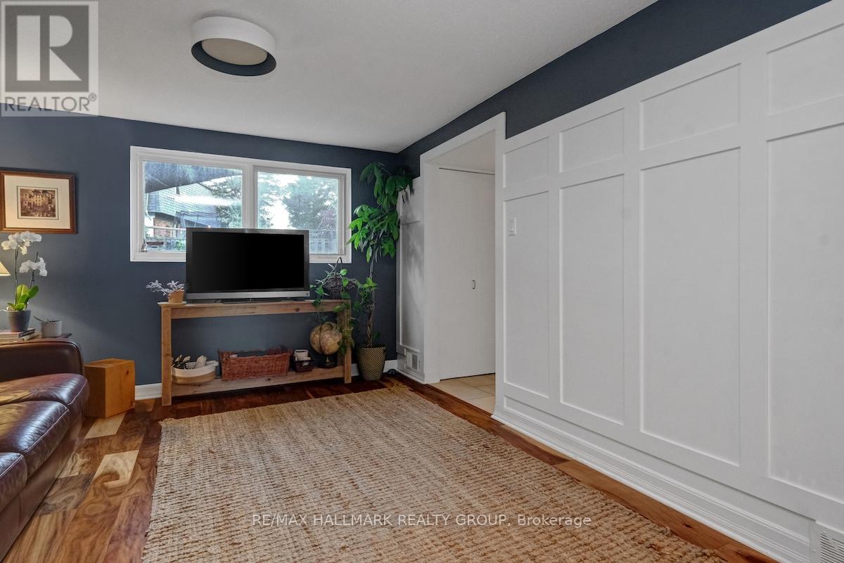 599 Duff Crescent