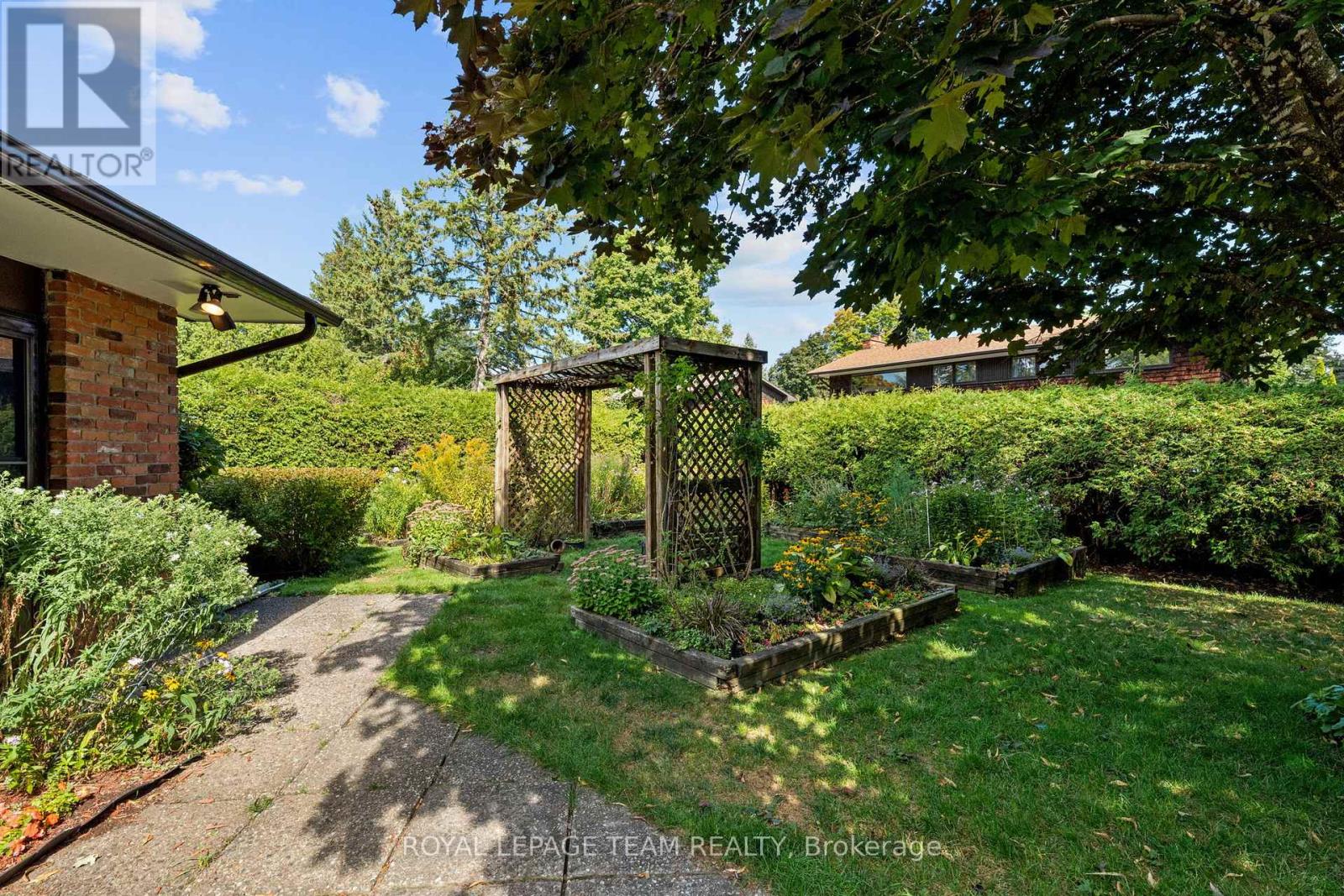 22 Pellan Crescent