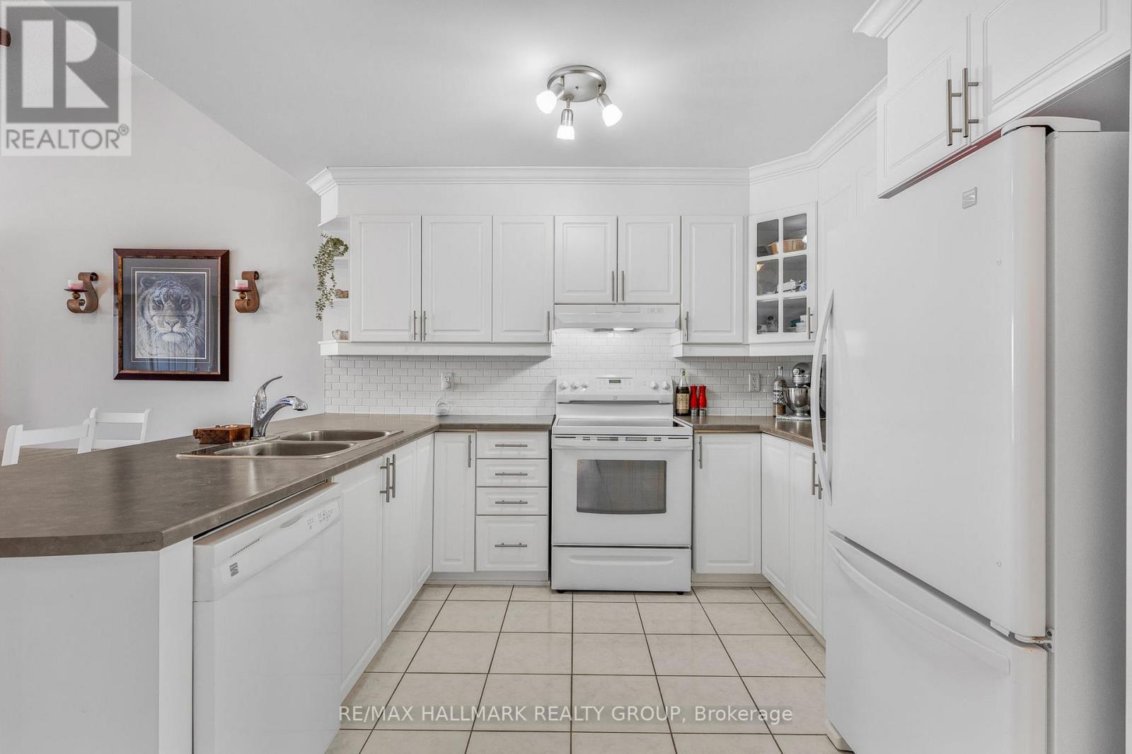 202 - 750 St-jacques Street