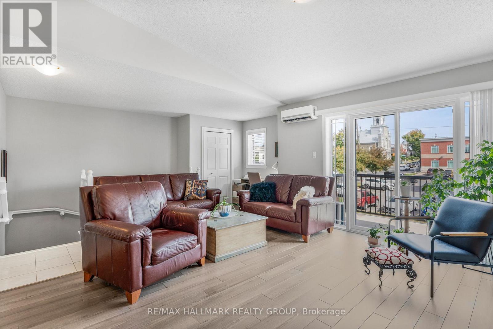 202 - 750 St-jacques Street