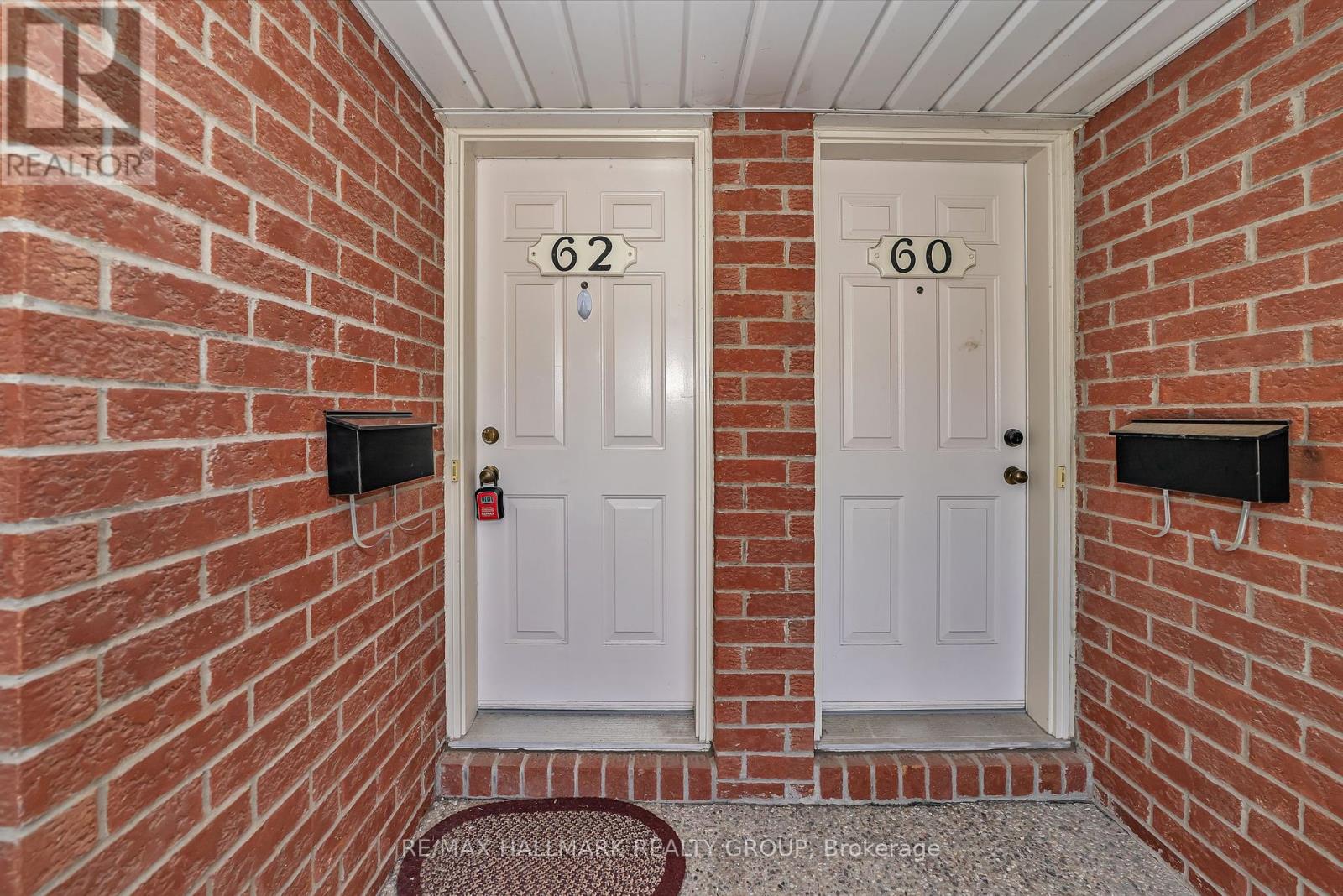 62 Lakepointe Drive