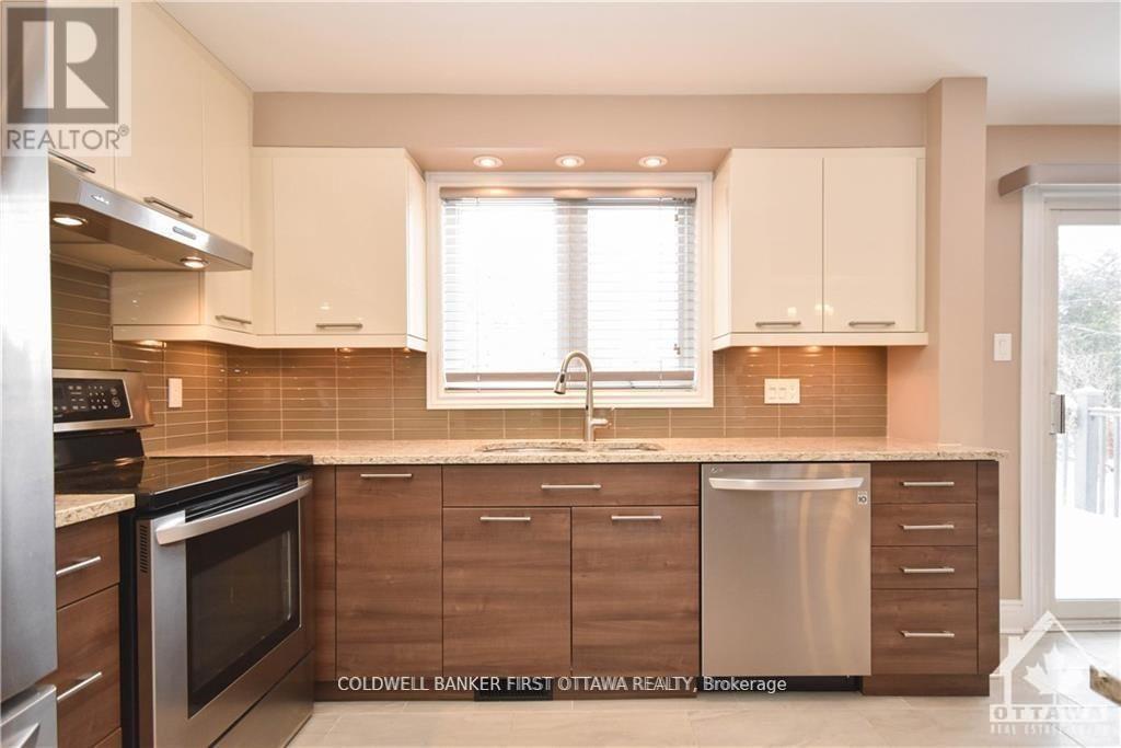 1883 Des Prairies Avenue