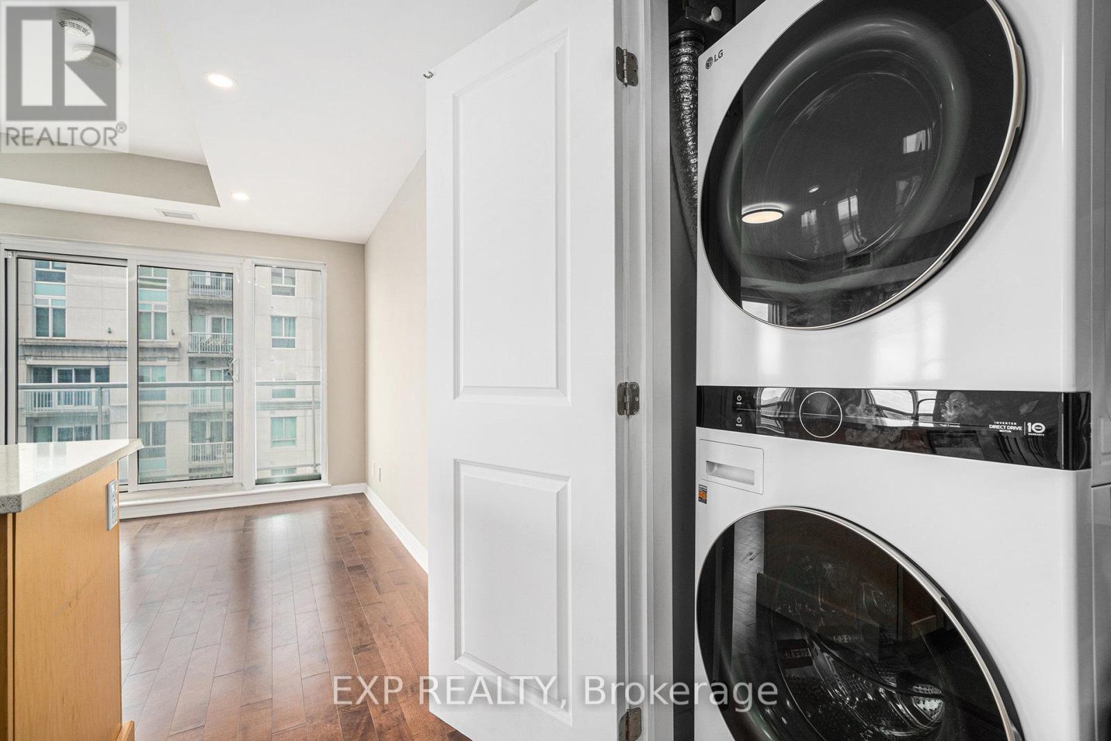 2509 - 242 Rideau Street