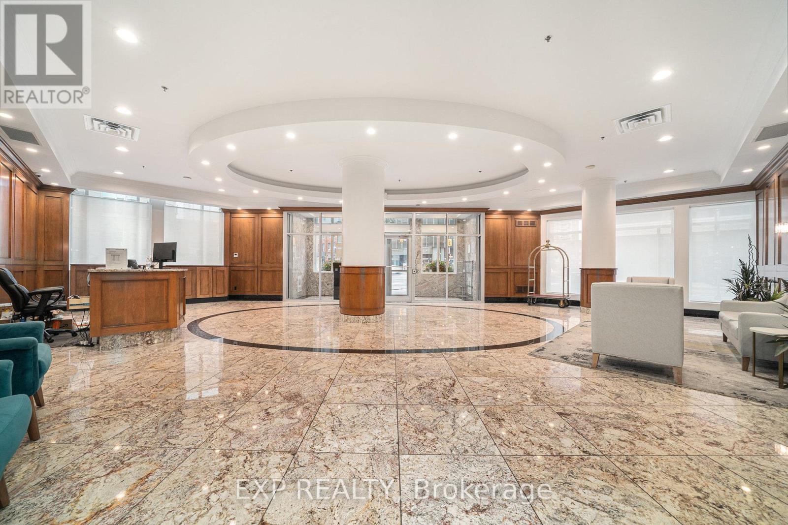 2509 - 242 Rideau Street