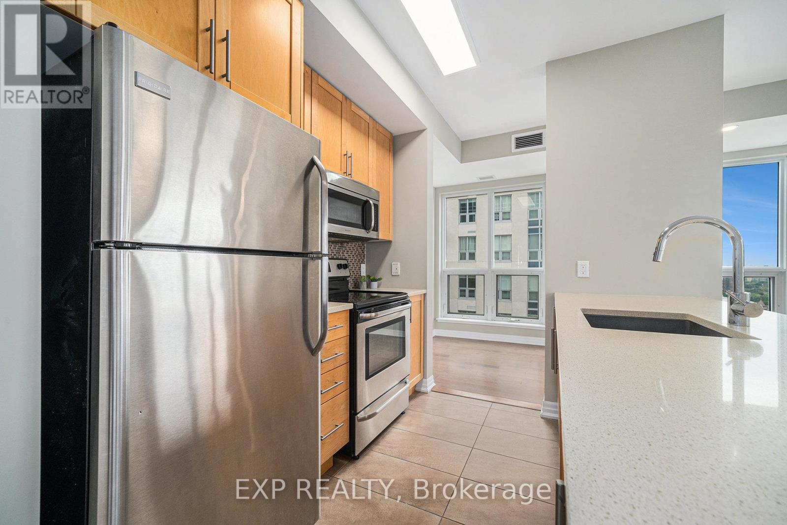 2509 - 242 Rideau Street