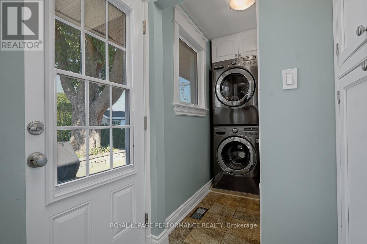 3 Parkland Crescent