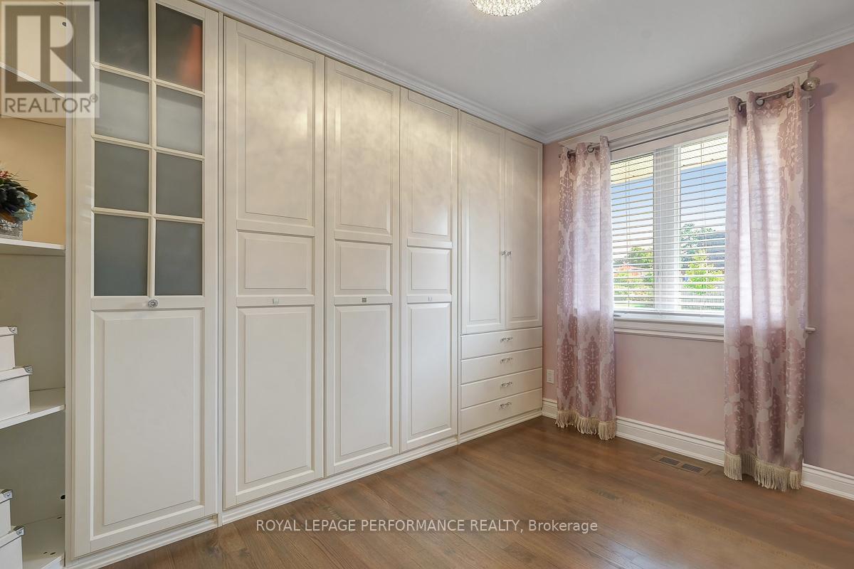 3 Parkland Crescent