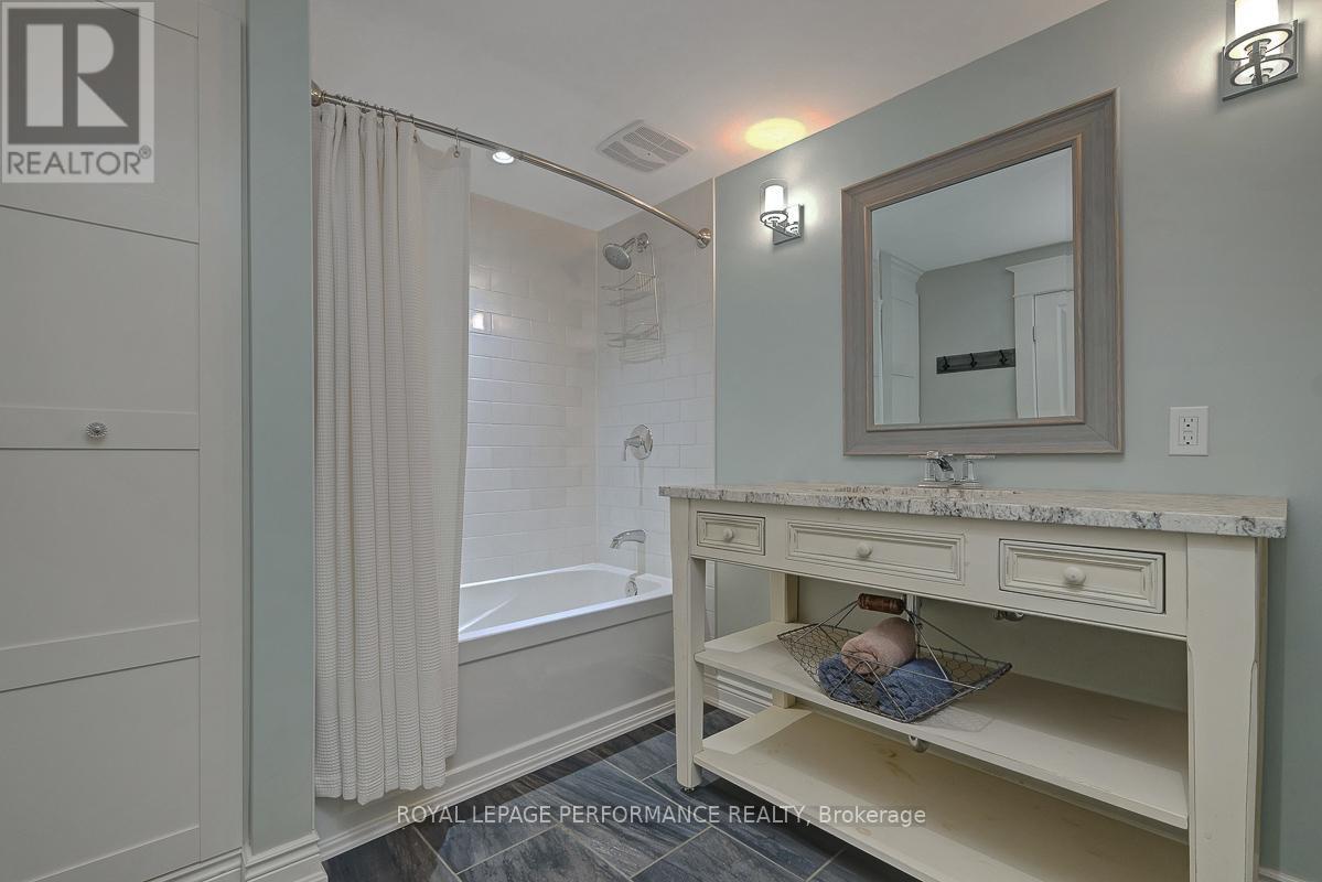 3 Parkland Crescent
