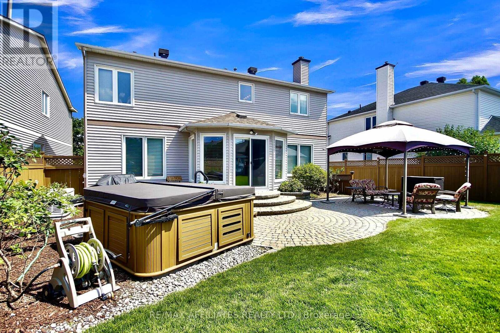 560 Falwyn Crescent