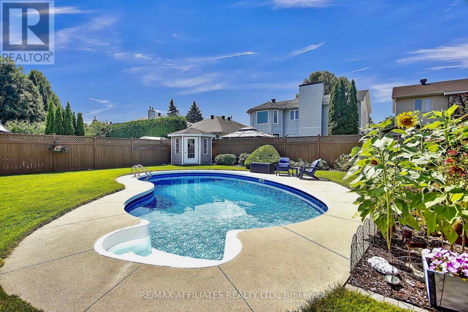 560 Falwyn Crescent