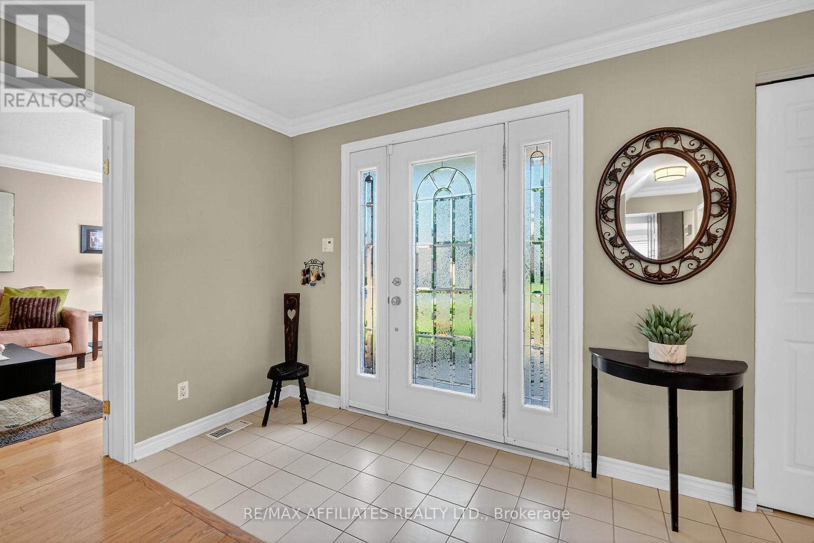 560 Falwyn Crescent