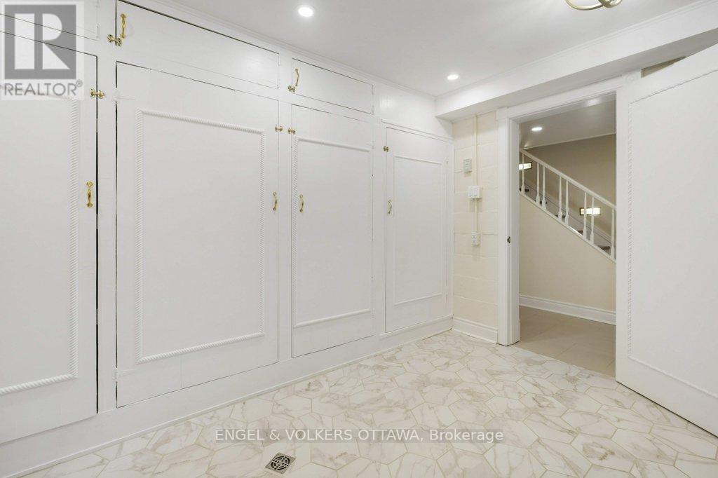 386 Ashbury Road