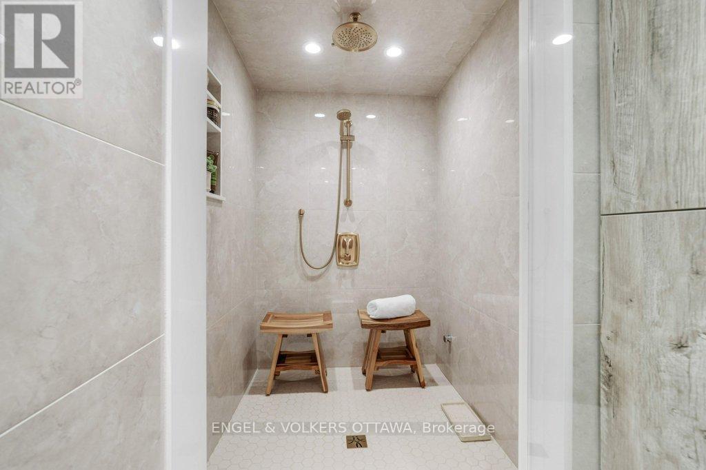 386 Ashbury Road