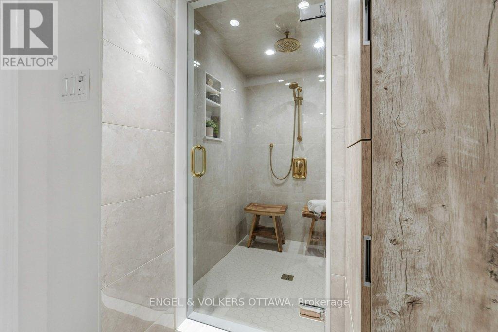 386 Ashbury Road
