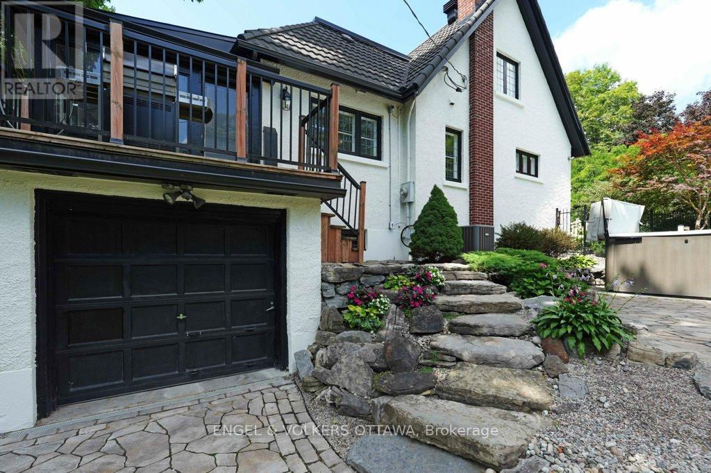 386 Ashbury Road