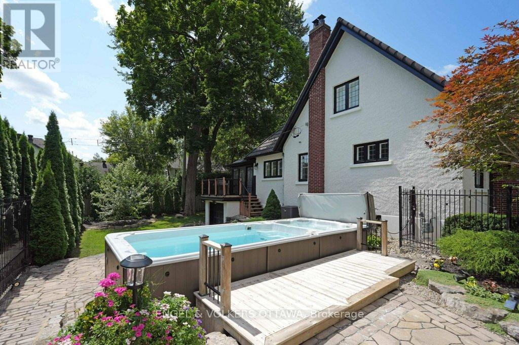 386 Ashbury Road