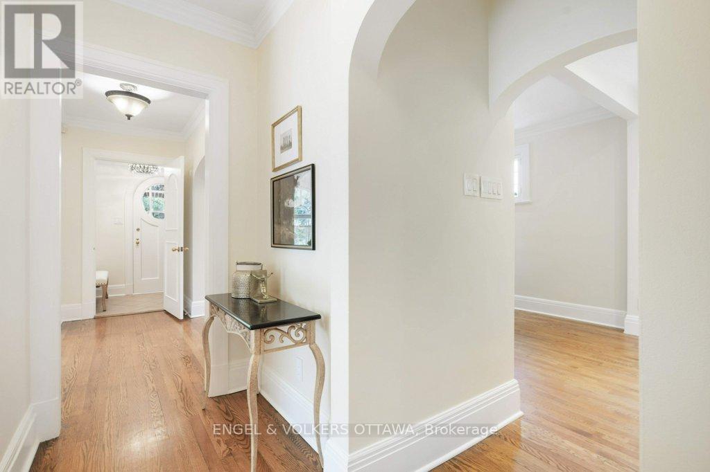 386 Ashbury Road