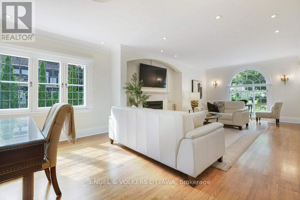 386 Ashbury Road